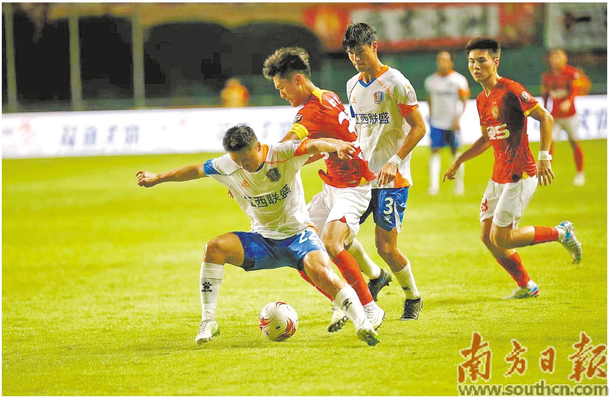 球队新赛季首胜,展示强大实力 球队新赛季首胜,展示强大实力