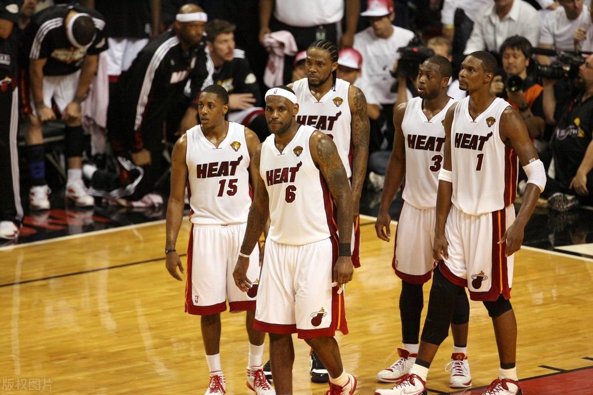 韦德和詹姆斯之间的那场篮球对决引发全球篮球迷热议的简单介绍
