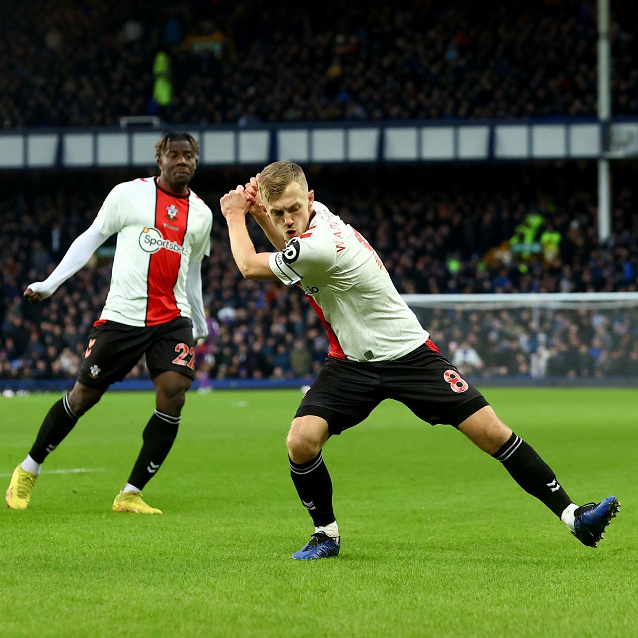 包含南安普顿客场大胜，重回胜利轨道的词条