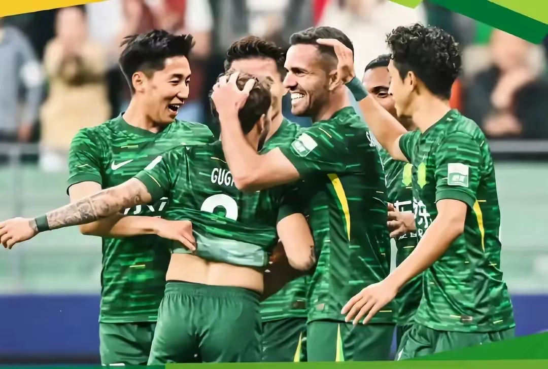 北京国安成功晋级中超季后赛,球迷狂欢 北京国安成功晋级中超季后赛,球迷狂欢