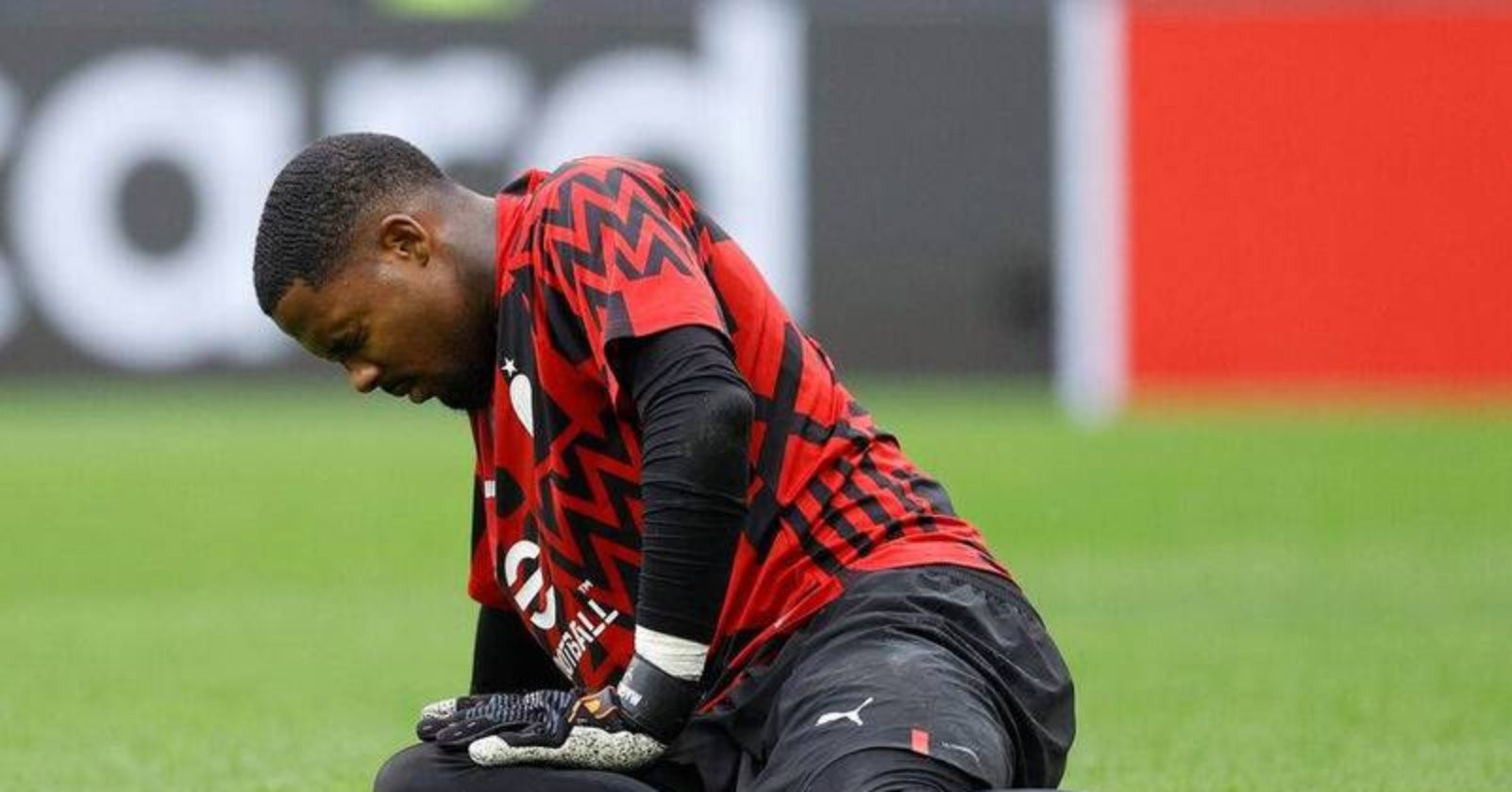 包含AC米兰历史上5位效力过的门将，谁是最佳守门员？的词条