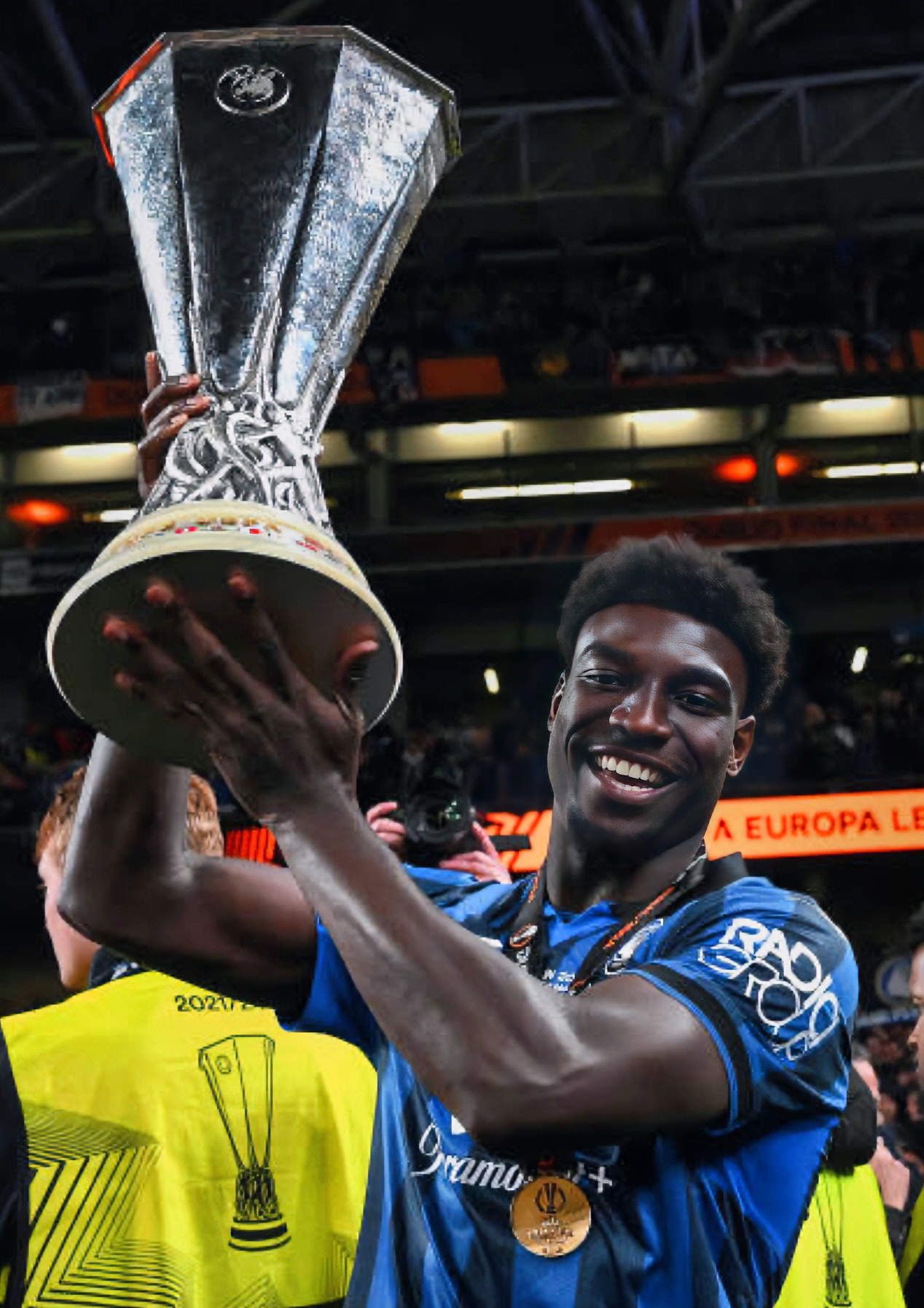 关于阿波尔球迷狂欢球队拿下首场胜利的信息