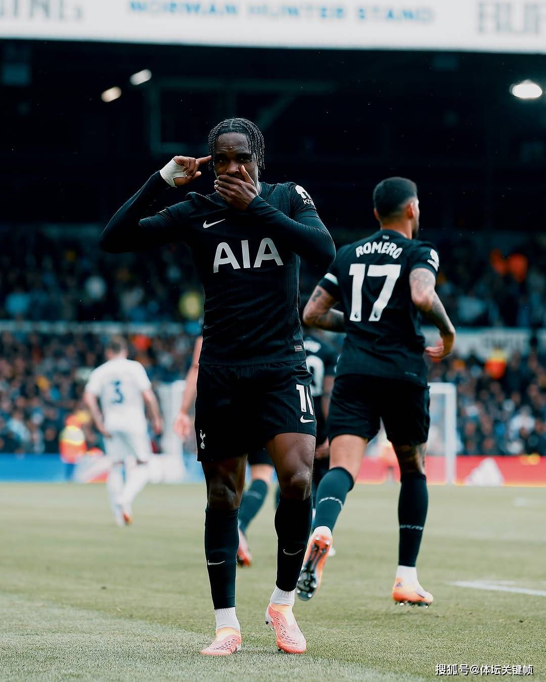 包含利兹联客场战平富勒姆,积分领先保持不败的词条 包含利兹联客场战平富勒姆,积分领先保持不败的词条