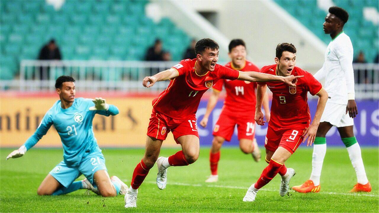 亚洲足球豪强争霸，赛场火热