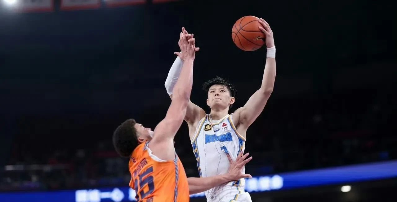 包含上海女篮全队发威锁定胜局，表现出色的词条