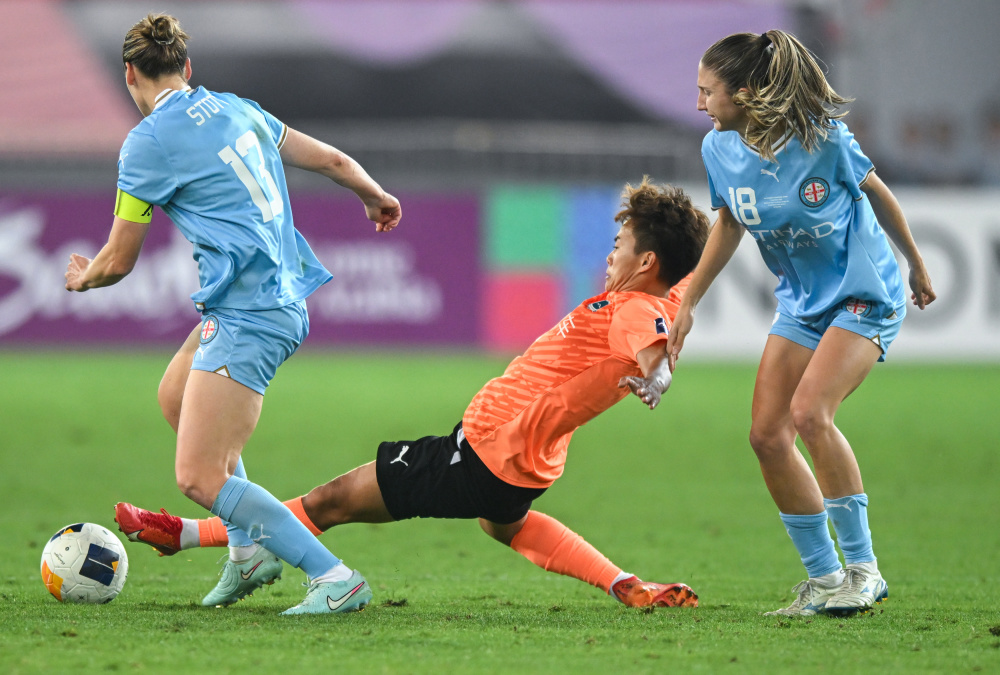 匈牙利女足积极备战，望风而动