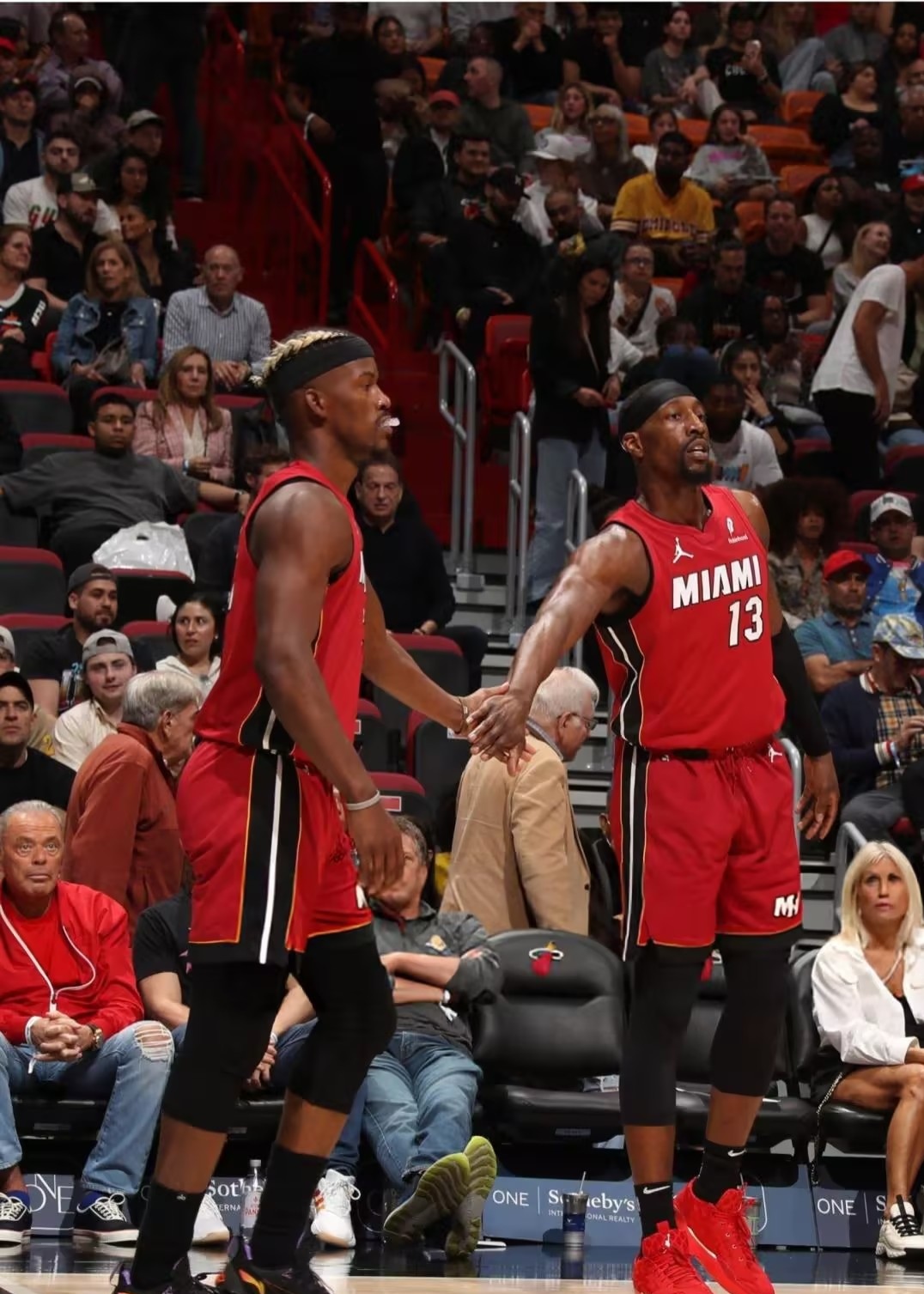 热火主场击败猛龙,保持不败纪录的简单介绍 热火主场击败猛龙,保持不败纪录的简单介绍