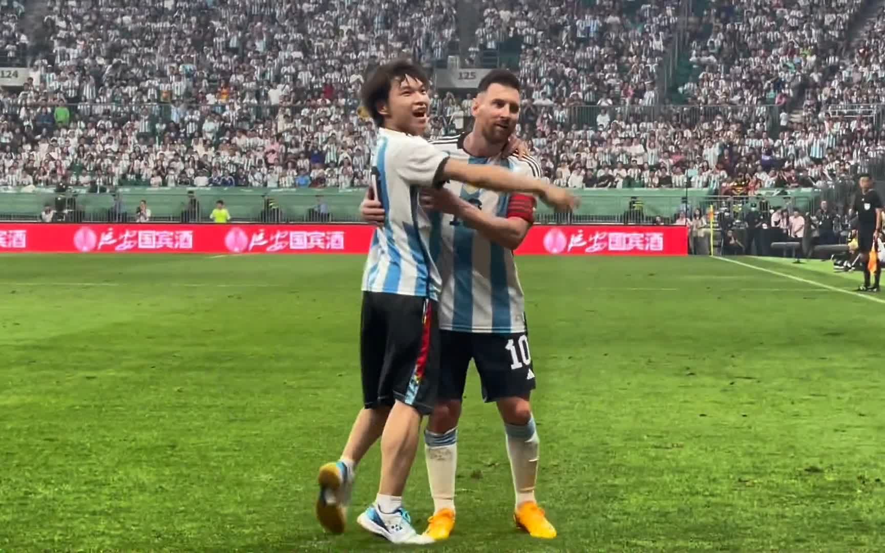 一场紧张的角逐为球迷们带来了激动人心的时刻的简单介绍