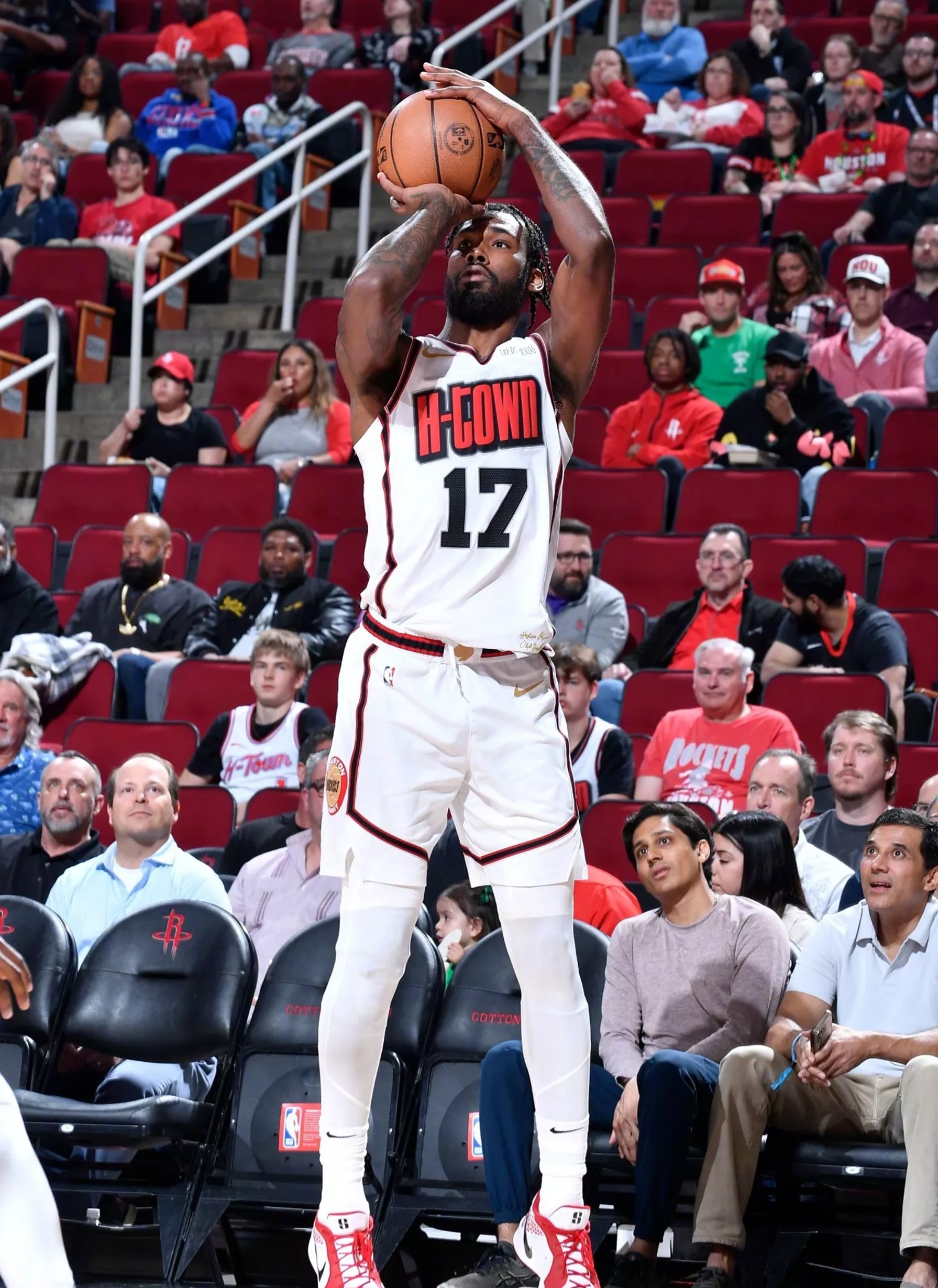 火箭主场擒马刺，取得关键胜利的简单介绍