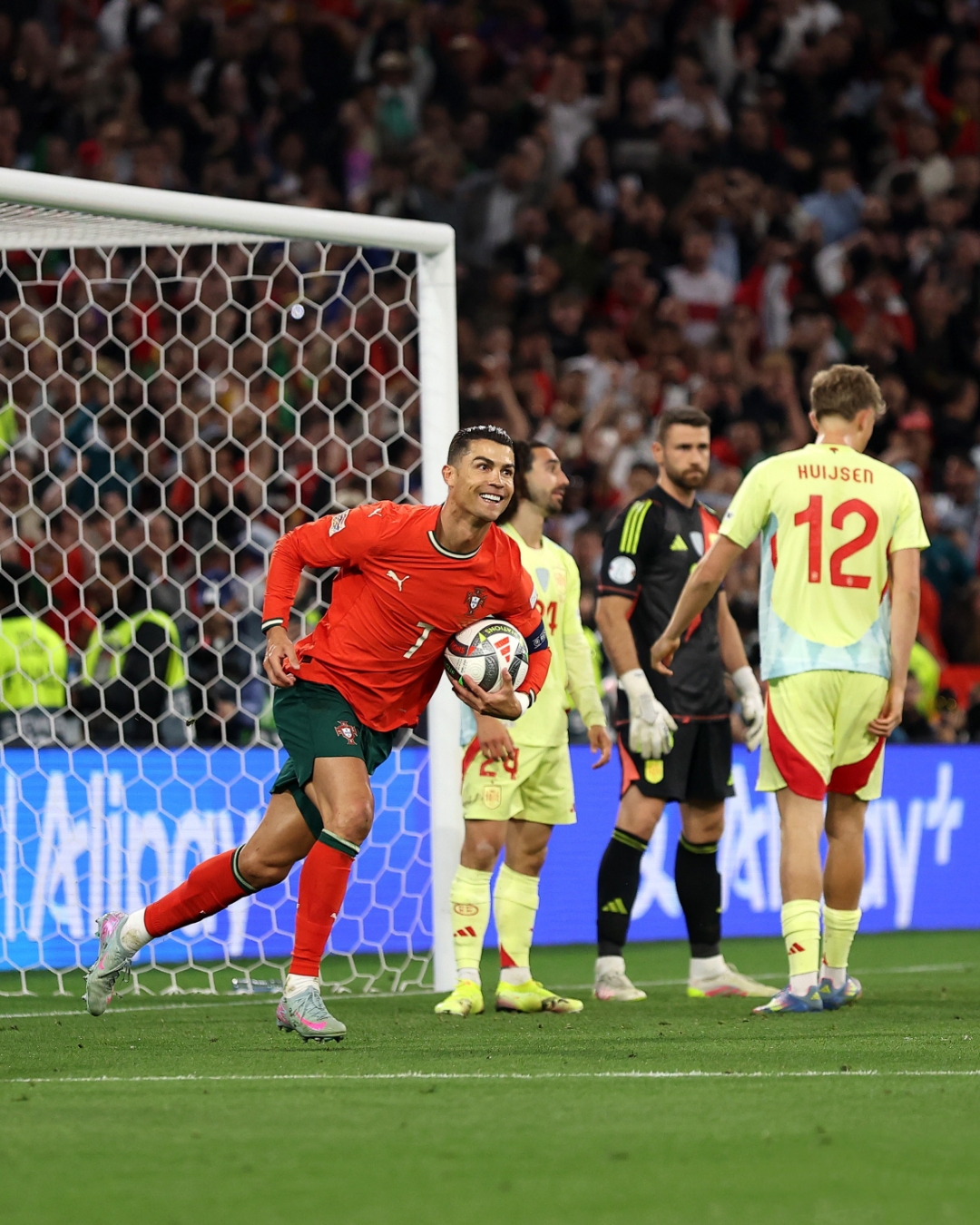 荷兰战胜狂热自信的西班牙,杀进欧国杯决赛的简单介绍 荷兰战胜狂热自信的西班牙,杀进欧国杯决赛的简单介绍